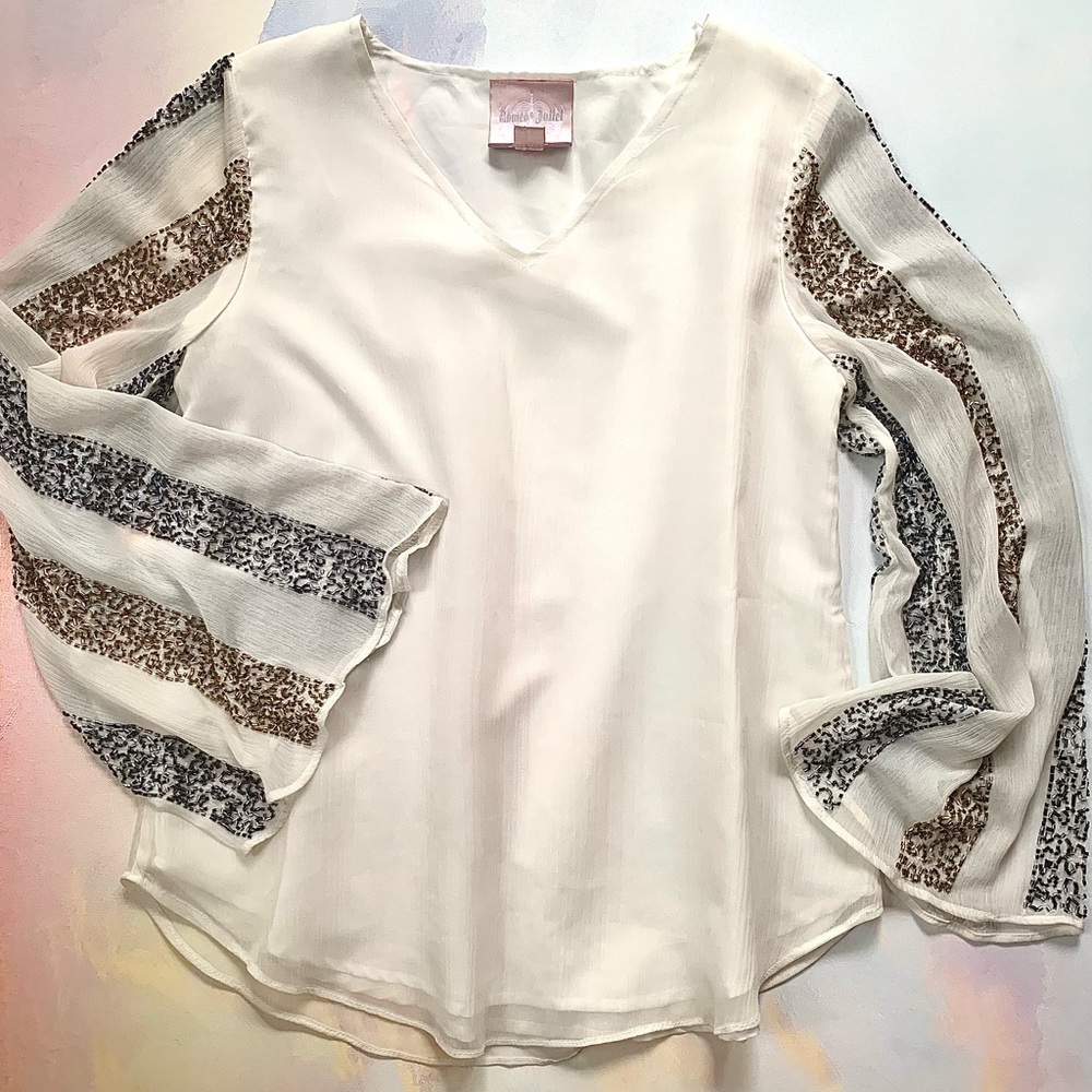 ROMEO & JULIET COUTURE White Crepe Boho Top Metallic Seed Beads on Bell Sleeves